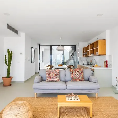 Modern Design House With Roof Terrace בית נופש