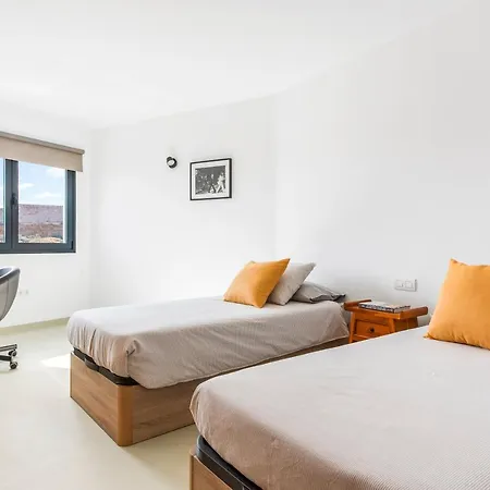 Modern Design House With Roof Terrace בית נופש