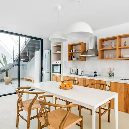 Modern Design House With Roof Terrace בית נופש