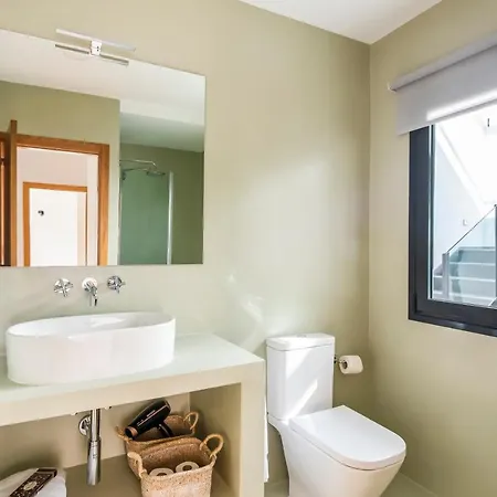 Modern Design House With Roof Terrace * פוריס דה אבונה